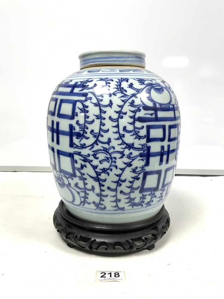 ANTIQUE CHINESE BLUE AND WHITE AND COVER, ON A CARVED BASE, 30CMS - Image 2 of 4