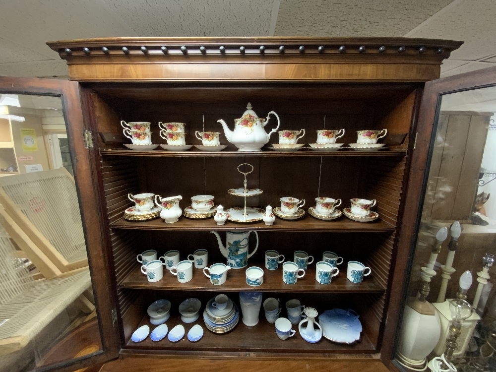 LATE GEORGIAN MAHOGANY FOUR-DOOR BOOKCASE, TWO GLAZED DOORS, AND THE TWO FLAME MAHOGANY PANEL DOORS, - Image 4 of 4