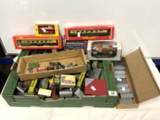 BOXED CORGI CLASSIC 1910 RENAULT 9032 TWO HORNBY RAILWAY PULLMAN 1ST CLASS COACHES, QUANTITY LEAD