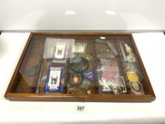 TABLE TOP DISPLAY CABINET CONTAINING MOTOR-RELATED ITEMS, BADGES, PATCHES, OIL CAN, AND SCOTTISH
