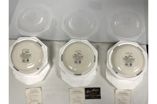 A SET OF SIX WEDGWOOD - SUSIE COOPER DESIGN LIMITED EDITION CABINET PLATES 'MOON AND MOUNTAINS' - Image 3 of 5