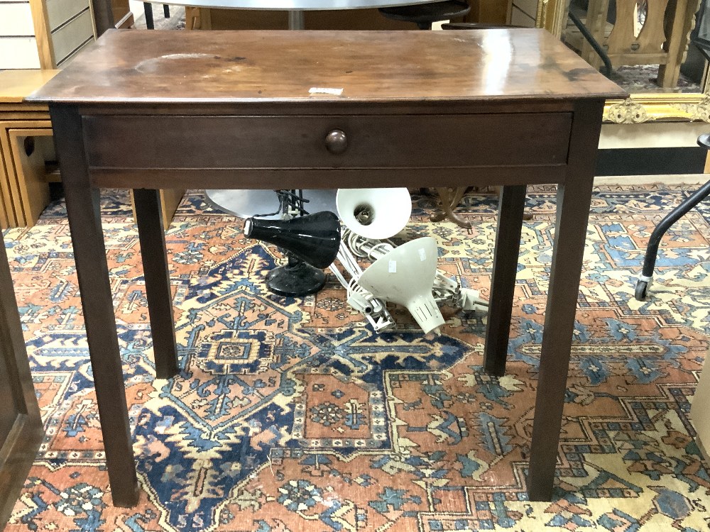 A GEORGIAN CUBAN MAHOGANY SINGLE DRAWER SIDE TABLE WITH CHAUFERED LEGS, REPLACEMENT HANDLE - Image 3 of 3