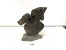 A SLATED CARVED SCULPTURE OF A COUPLE KISSING, 30 X 24CMS