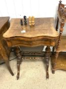 VICTORIAN WALNUT GAMES TABLE AND WOODEN CARVED CHESS PIECES