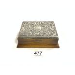 HALLMARKED SILVER EMBOSSED TOP RECTANGULAR OAK JEWELLERY BOX, 16CMS