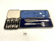 SET OF SIX HALLMARKED TEA SPOONS IN CASE, SHEFFIELD 1945, 90 GRAMS, AND A PAIR OF FISH SERVERS IN