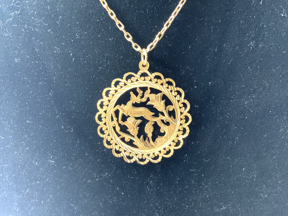 14K GOLD CHAIN WITH A HIGH CARAT UNMARKED GOLD PENDANT, 10 GRAMS - Image 2 of 4