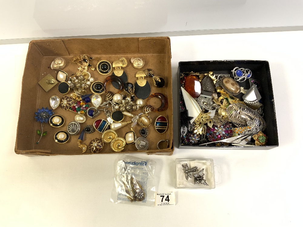 QUANTITY OF VINTAGE COSTUME JEWELLERY