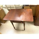 VICTORIAN MAHOGANY PEMBROKE TABLE ON TURNED LEGS WITH ONE OPEN AND ONE DUMMY DRAWER 70X54X68CMS
