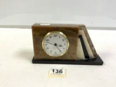 ART DECO THREE-COLOUR MARBLE MANTEL CLOCK WITH A QUARTZ MOVEMENT