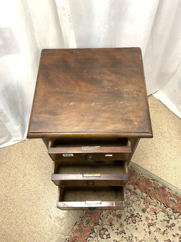 EDWARDIAN MAHOGANY PEDESTAL CHEST OF FOUR GRADUATING DRAWERS WITH CANTED CORNERS AND BRACKET FEET, - Image 2 of 4