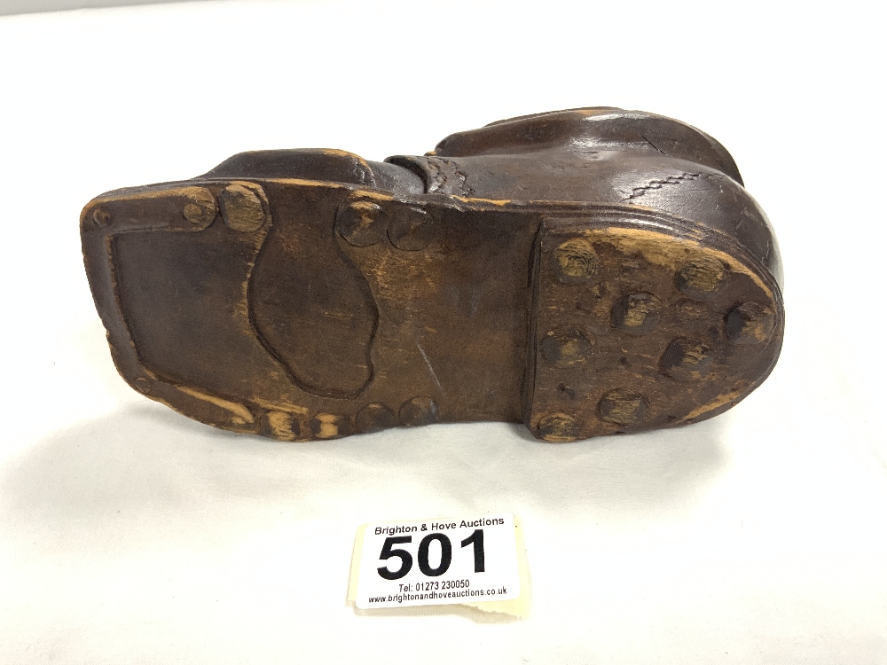 ANTIQUES CARVED SOFTWOOD MODEL OF A SHOE, SNUFF BOX/DESK CADDY - Image 5 of 5