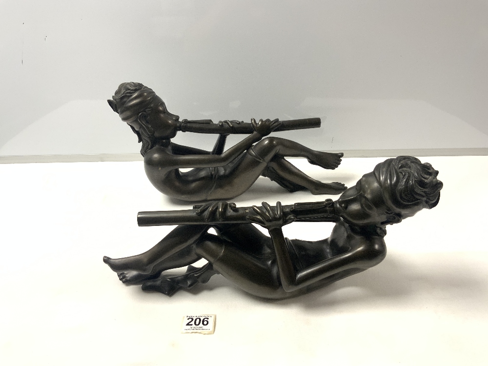 A PAIR OF 20TH CENTURY BRONZE FIGURES PLAYING THE DIDGERIDOO - Image 2 of 4