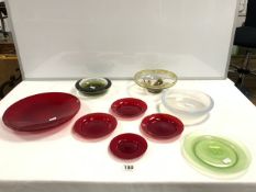 RED STUDIO MURANO 'NONFOUX' BG GLASS CIRCULAR PLATE, 32CMS DIAMETER, THREE STUDIO GLASS BOWLS, AND