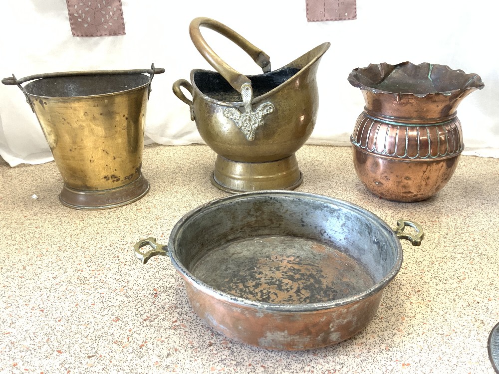 BRASS COAL SCUTTLE, BRASS PAN, COPPER JUG, COPPER PLANTER, PRESERVE PAN ETC - Image 4 of 7