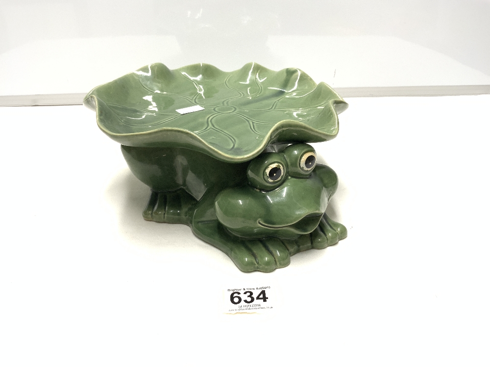 LARGE VINTAGE GREEN CERAMIC FROG UNDER A LEAF 26 CMS DIAMETER