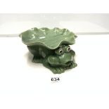 LARGE VINTAGE GREEN CERAMIC FROG UNDER A LEAF 26 CMS DIAMETER