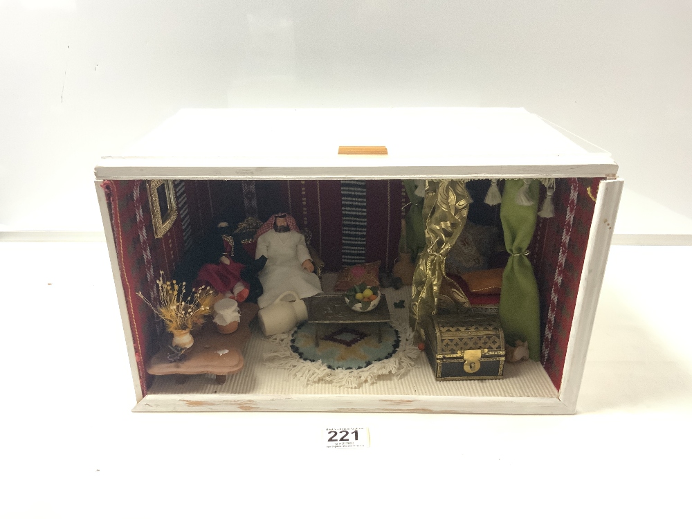 DIORAMA MODEL IN GLAZED CASE OF ARAB GENTLEMAN AND HIS WIFE