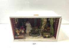 DIORAMA MODEL IN GLAZED CASE OF ARAB GENTLEMAN AND HIS WIFE