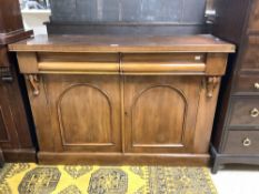 VICTORIAN MAHOGANY CHIFFONIER, WITH TWO DRAWERS AND TWO PANELLED DOORS UNDER ON A PLINTH BASE, 120 X