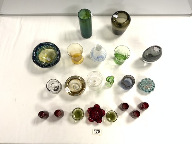 A QUANTITY OF MIXED STUDIO GLASSWARE, INCLUDES VASES, SCENT BOTTLE, DISH, RUBY GLASS, SHERRY - Image 2 of 7