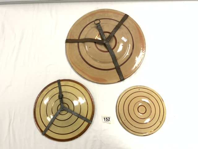 A COPPER LUSTRE CIRCULAR WALL PLAQUE, 39CMS, AND TWO SMALLER LUSTRE WALL PLATES - Image 3 of 3