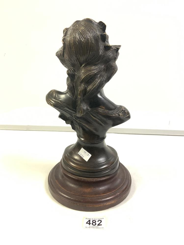 UNMARKED BRONZE BUST OF A LADY ON WOODEN BASE, 36CM - Image 4 of 6