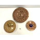 A COPPER LUSTRE CIRCULAR WALL PLAQUE, 39CMS, AND TWO SMALLER LUSTRE WALL PLATES