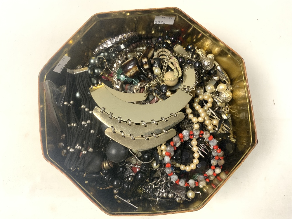A QUANTITY OF COSTUME JEWELLERY, AND FOUR LADIES WRIST WATCHES - Image 5 of 5