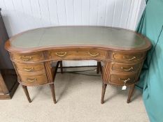 BEAUTIFUL VINTAGE MAHOGANY WRITING DESK CONCAVE DESIGN WITH ORNATE DETAILING WITH GREEN LEATHER