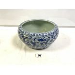 A REPRODUCTION CHINESE BLUE AND WHITE FISH DECORATED BOWL, 30CMS