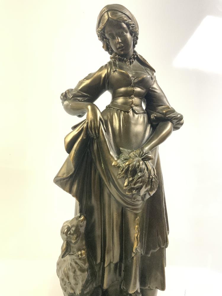 LARGE FEMALE FIGURINE WITH A SHEEP IN RESIN BRONZED ON AN ORNATE BASE, 60CM - Image 3 of 6