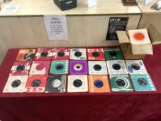 QUANTITY OF 45RPM RECORDS - INCLUDES ELVIS PRESLEY, MANFRED MAN, THE SEARCHES, AND MANY MORE