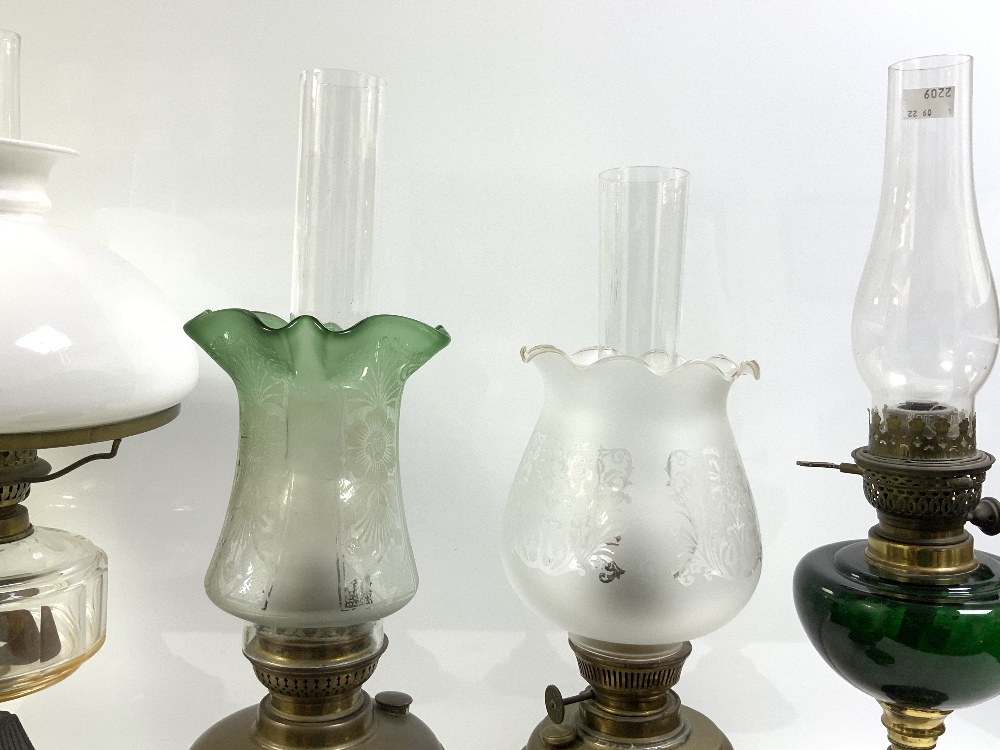 VICTORIAN IRON-BASED OIL LAMP WITH CLEAR GLASS FONT, WITH OPAQUE SHADE, VICTORIAN OIL LAMP WITH - Image 2 of 8