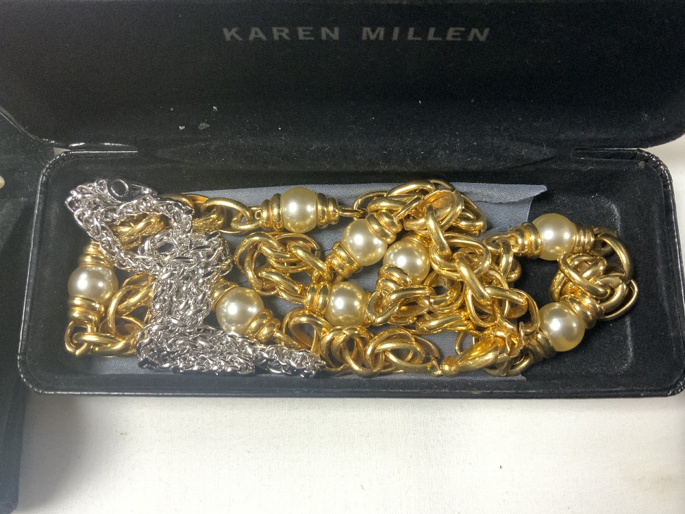 LARGE QUANTITY OF COSTUME JEWELLERY - Image 8 of 10