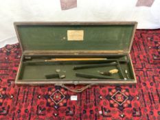 ANTIQUE LEATHER GUN CASE, WITH SOME CLEANING RODS AND BRUSH, HARD AND SONS MAKERS OF RIFLES, GUNS,