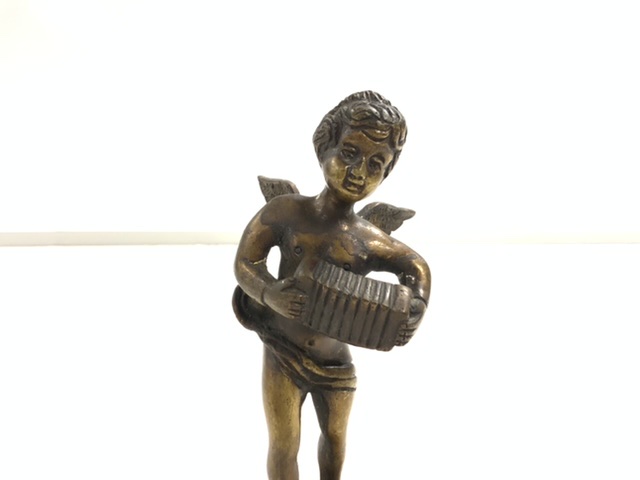 BRONZE FIGURE OF A WINGED CHERUB ON WOODEN BASE, 17CMS - Image 2 of 4