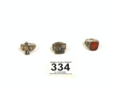 THREE SILVER GENT'S SIGNET RINGS, ONE SET WITH CARNELIAN STONE