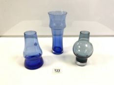 RIIHIMAKI THREE STUDIO GLASS VASES, THE TALLEST 25CMS