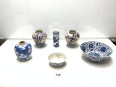 CHINESE BLUE AND WHITE BOWLS AND VASES WITH IMARI VASES CHARACTER MARKS TO BASES