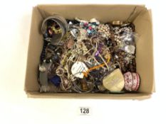 QUANTITY OF COSTUME JEWELLERY