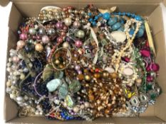 LARGE QUANTITY OF COSTUME JEWELLERY AND A VINTAGE COMPACT