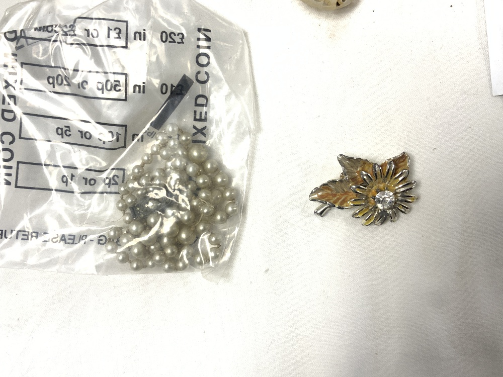 QUANTITY OF COSTUME JEWELLERY, AND LADIES AND GENTS MODERN WRISTWATCHES - Image 5 of 8