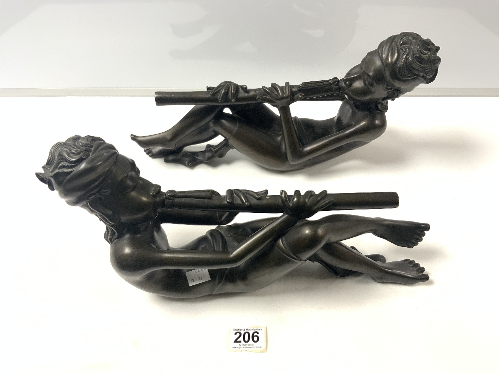 A PAIR OF 20TH CENTURY BRONZE FIGURES PLAYING THE DIDGERIDOO - Image 3 of 4