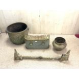 SMALL ANTIQUE BRASS FENDER 'HOME SWEET HOME' ANTIQUE EMBOSSED BRASS LOG BUCKET WITH LION RING