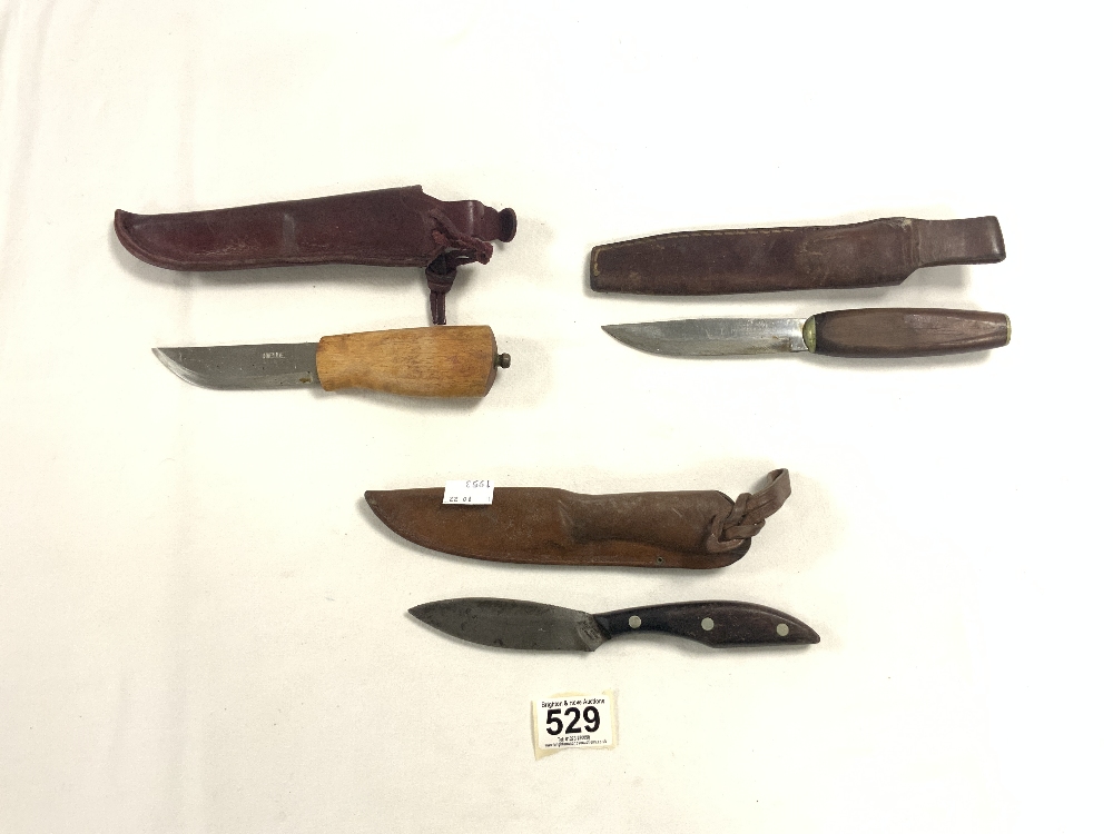 VINTAGE NORWEGIAN FISHING KNIVE BY HELLE AND TWO OTHER SIMULAR KNIVES - Image 2 of 4