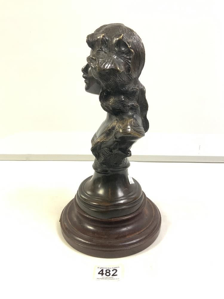 UNMARKED BRONZE BUST OF A LADY ON WOODEN BASE, 36CM - Image 3 of 6