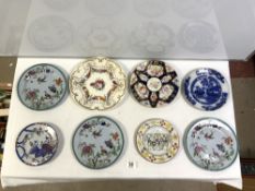 TWO 18TH-CENTURY WORCESTER PORCELAIN FIGURAL PAINTED PLATES, (1 A/F), A SET OF THREE VICTORIAN