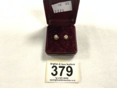 A PAIR OF 14CT GOLD AND DIAMOND EAR STUDS WITH CARAT DIAMONDS ( 2 X 0.43 CARAT EACH)