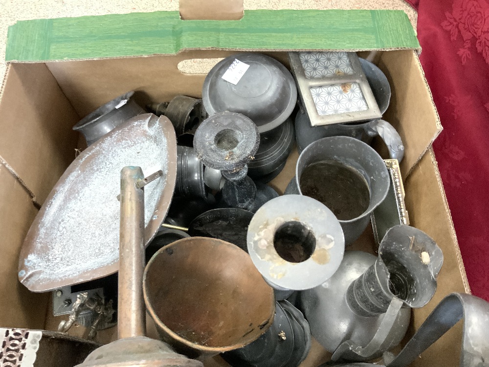 QUANTITY OF ANTIQUE PEWTER INCLUDES - PLATES, FLAGONS, CANDLESTICKS, COPPER FUNNELL, COPPER SPIT - Image 3 of 4